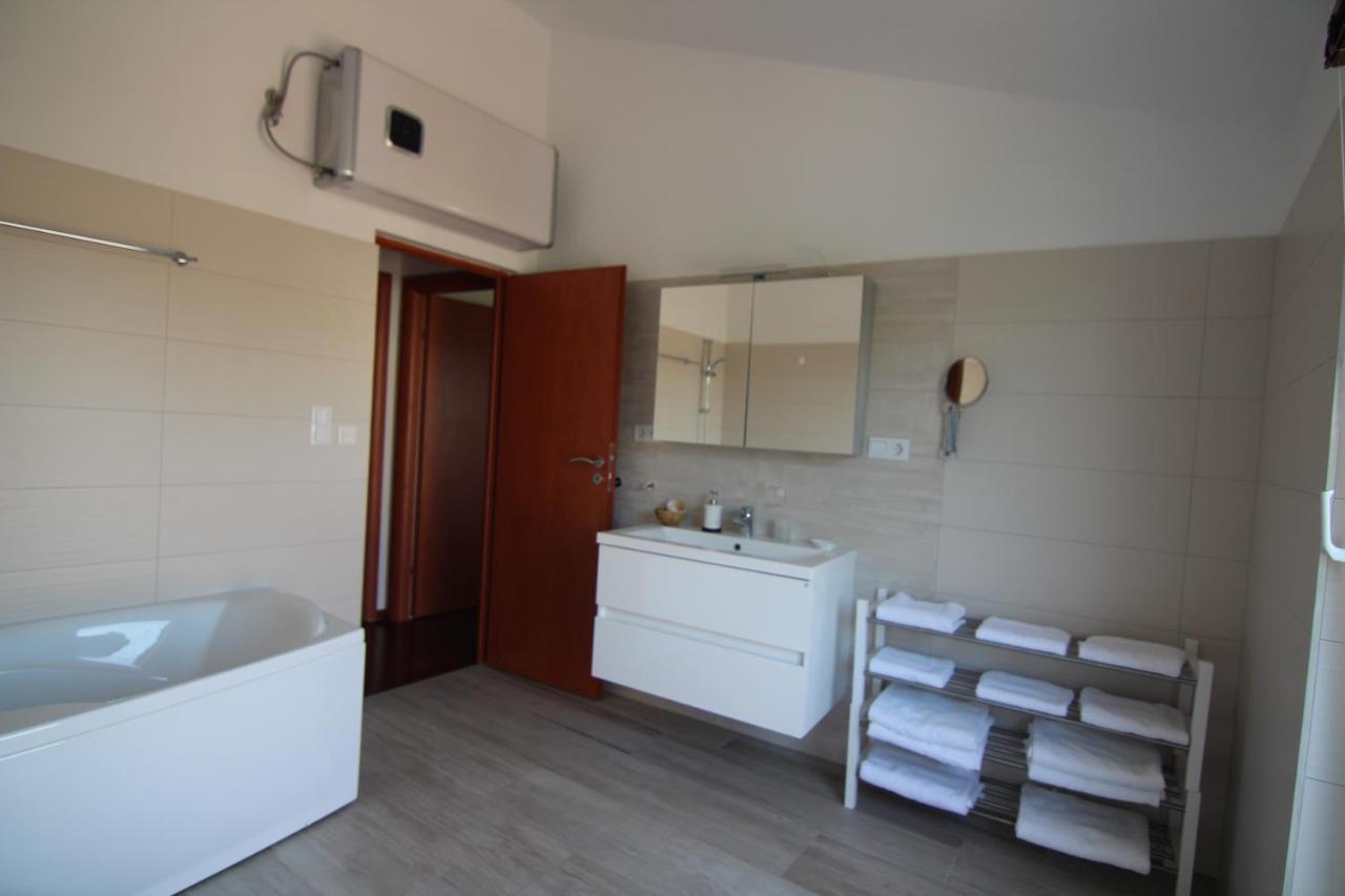 Villa Calma, Recharge Your Body And Mind Gabonjin Bagian luar foto