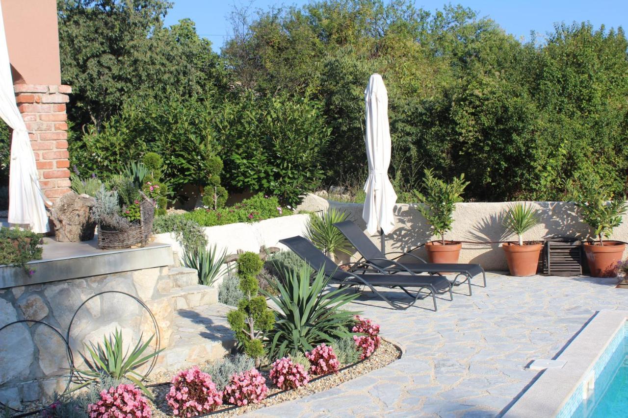 Villa Calma, Recharge Your Body And Mind Gabonjin Bagian luar foto